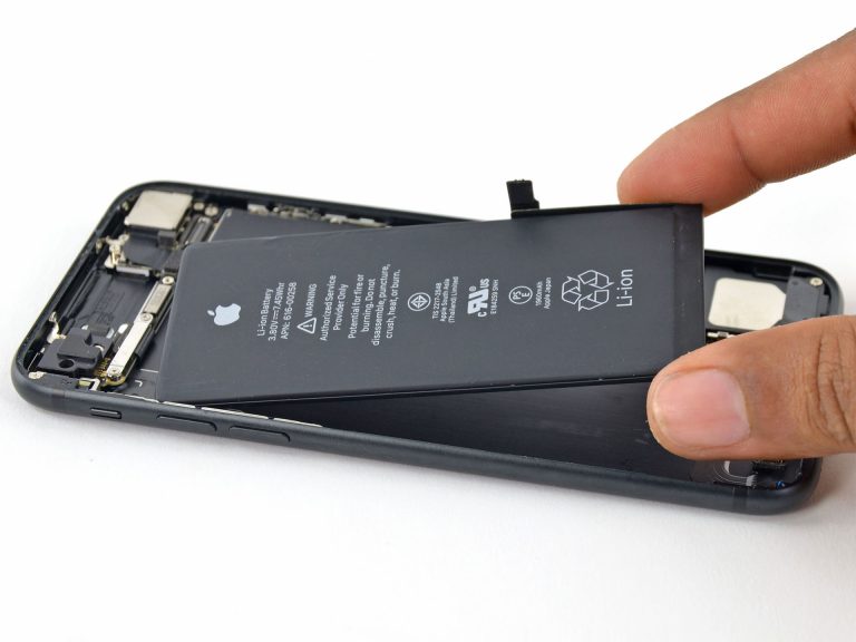 Cum sa schimbi bateria la toate modelele de iPhone, de la iPhone 6 pana la 11 PRO