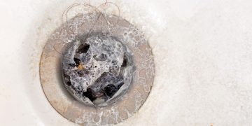 Cum sa scapi de mirosul de canalizare din baie?