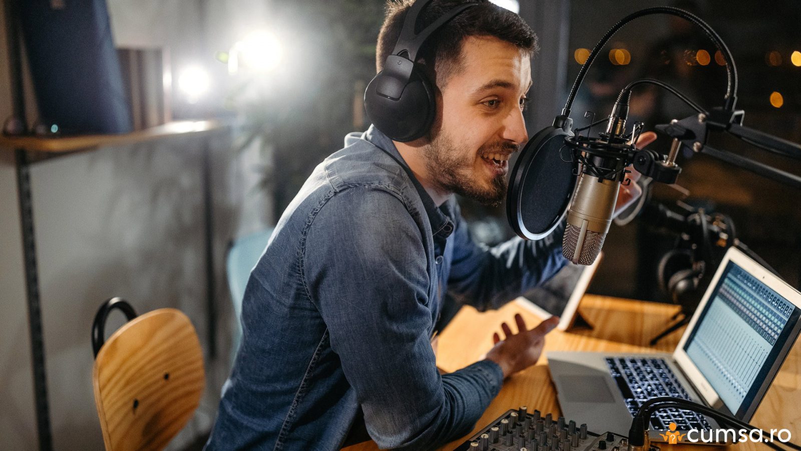 Cum sa devii DJ la radio. Abilitati, studii necesare, salariu - cumsa.ro