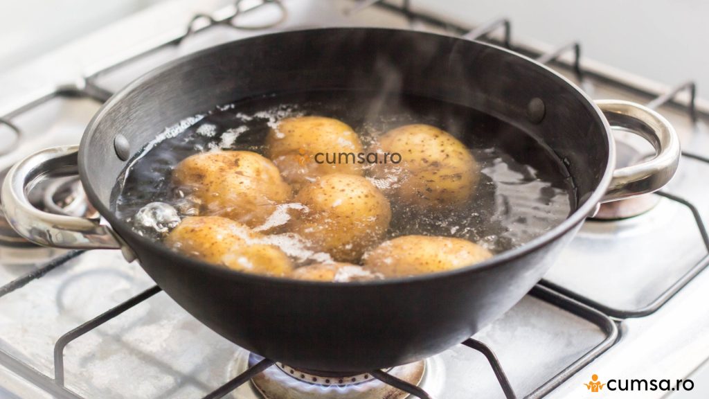 Cum sa cureti rapid cartofii de coaja