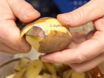 Cum sa cureti rapid cartofii de coaja. Trucul marilor bucatari