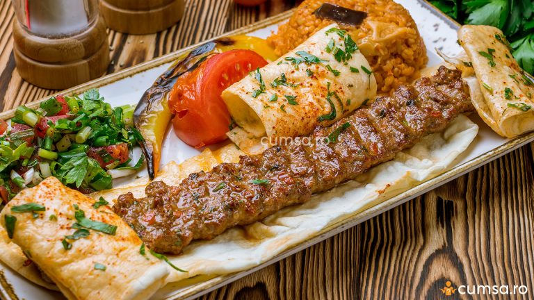 Reteta Adana kebab. Cum sa faci acest preparat turcesc la tine acasa