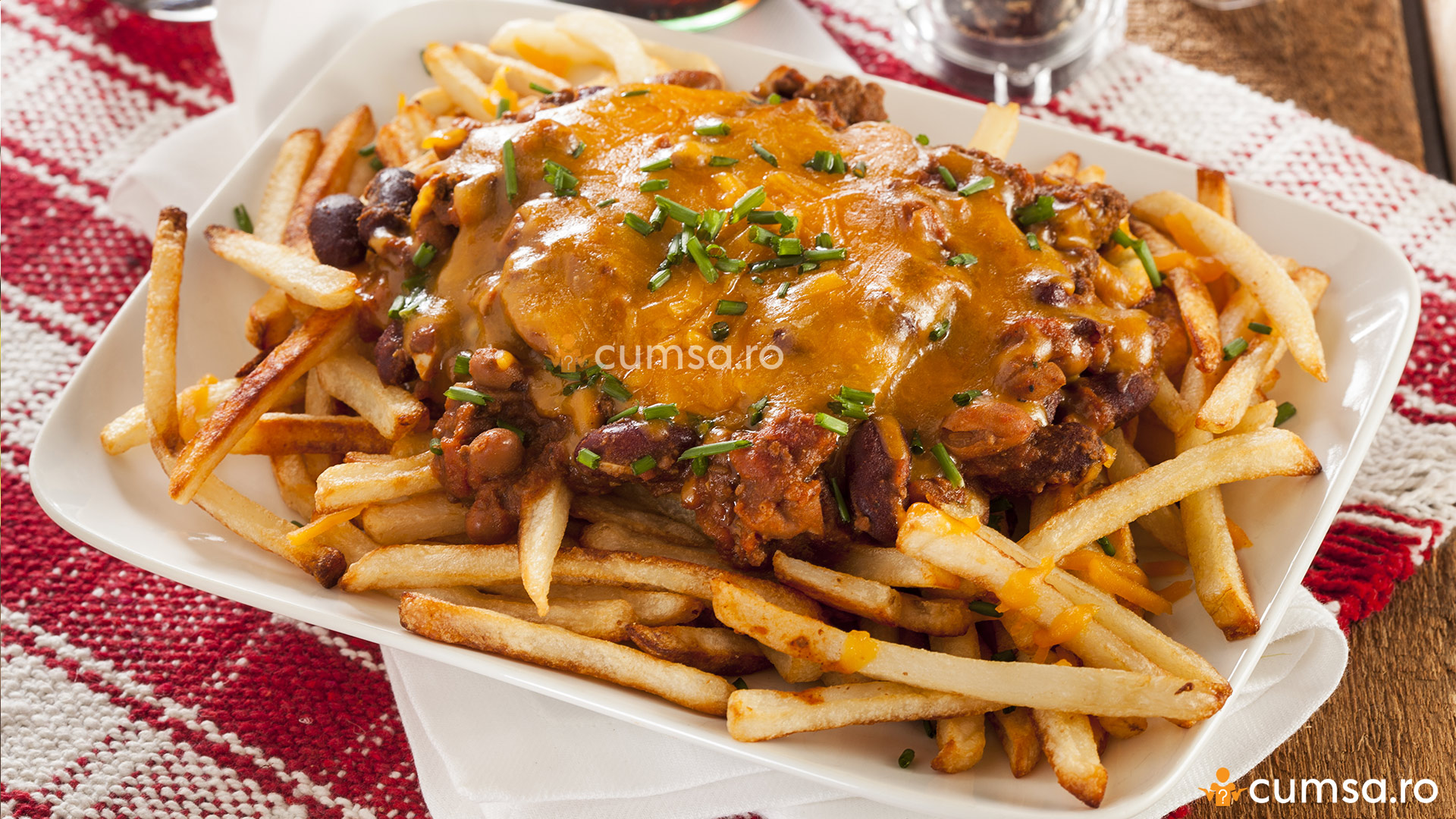 Chili cheese fries. Cum sa pregatesti celebrul fel de mancare american