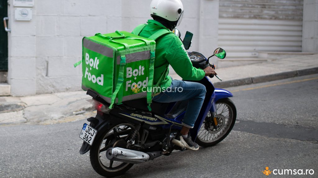 Cat castiga un curier Bolt Food