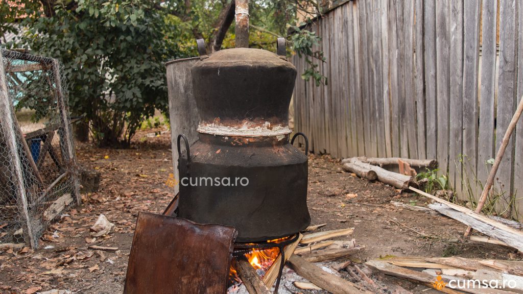 Cu ce se curata arsura de pe cazanul de tuica