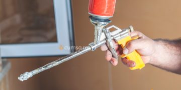 Cu ce se curata spuma poliuretanica de pe maini. Cum sa procedezi si care sunt solutiile