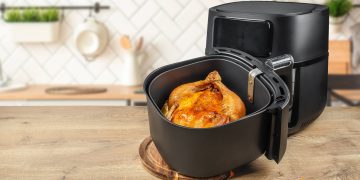 Curatare air fryer. Cum sa indepartezi grasimea din friteuza cu aer cald