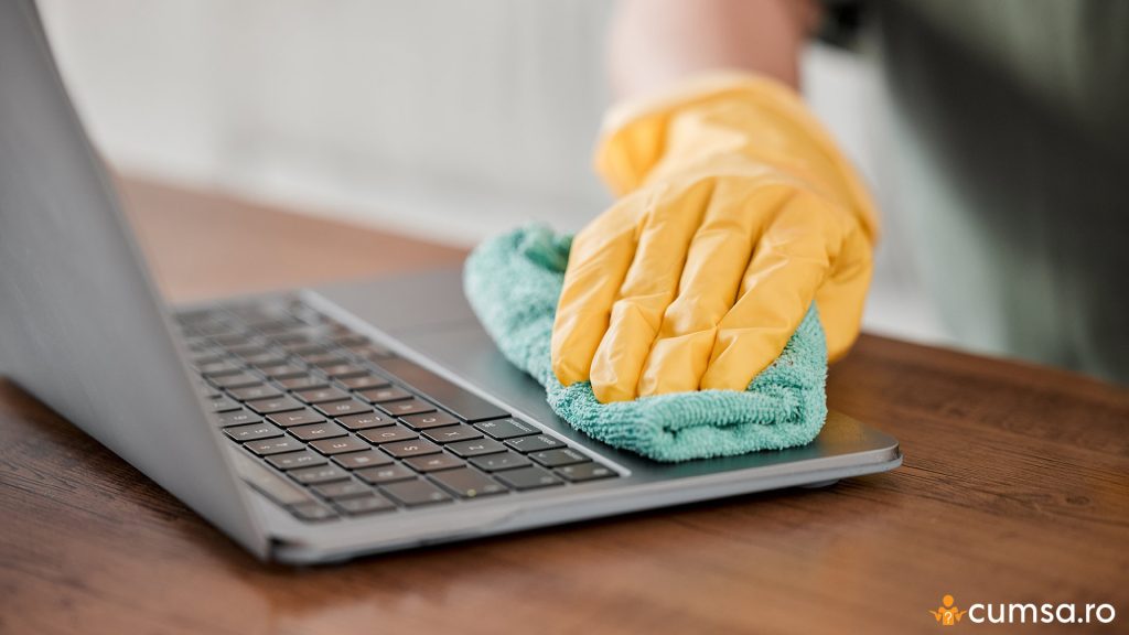 Curatare touchpad laptop