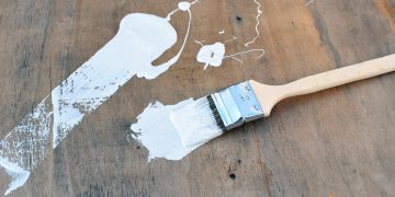 Cum sa cureti petele de vopsea de pe parchet si care sunt solutiile