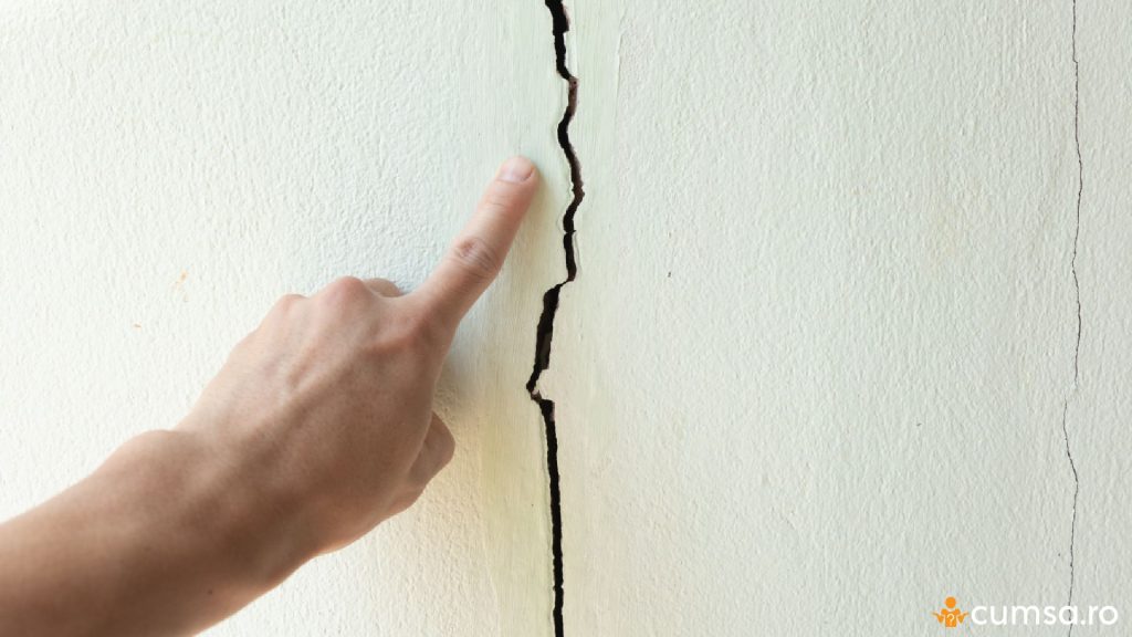 De ce crapa zidurile