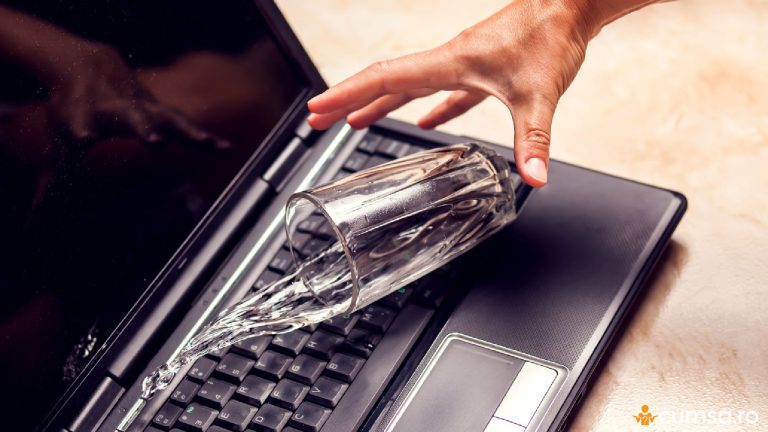 Cum sa procedezi daca ai varsat apa pe laptop si ce greseli sa eviti neaparat