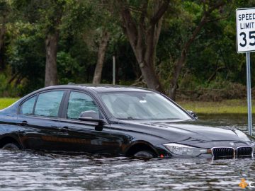 Cum sa recunosti o masina second hand avariata de inundatii