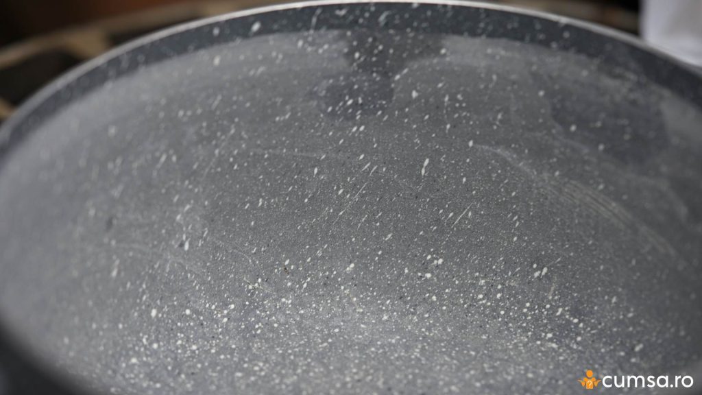 Cu ce se curata calcarul de pe oale