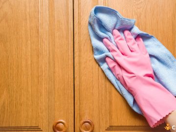 Cum sa cureti dulapurile de lemn din bucatarie in mod corect si ce greseli sa eviti