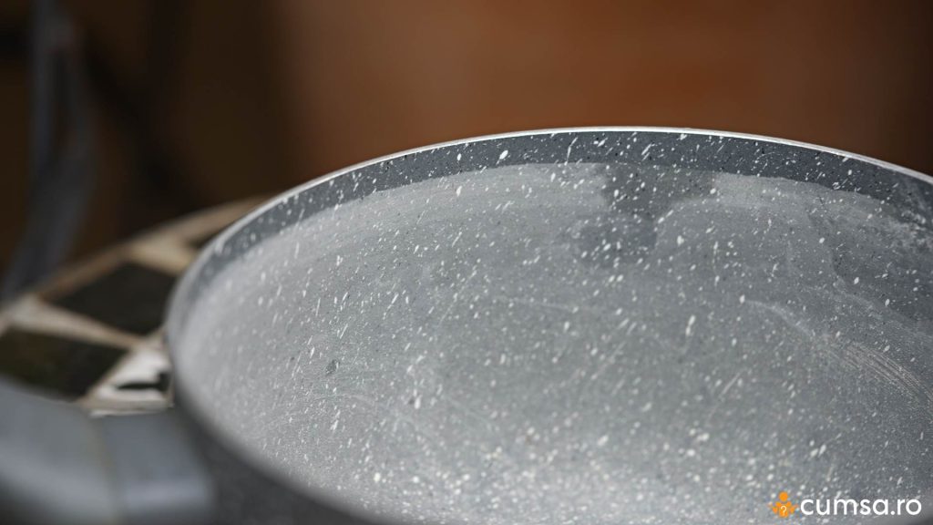 Oala cu depuneri de calcar