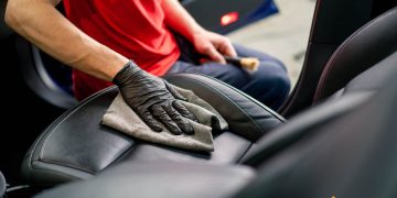 Cum sa cureti scaunele de piele de la masina ta si care sunt pasii