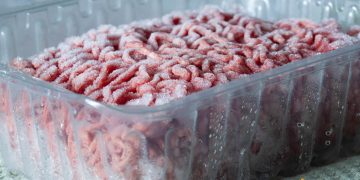 Cum sa dezgheti carnea tocata in mod corect fara sa se altereze