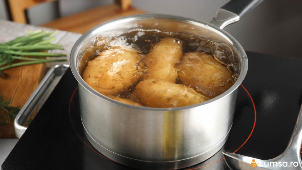 Cum sa fierbi cartofii de doua ori mai repede