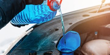 Cum sa prepari o solutie de curatare pentru parbriz care sa nu inghete iarna