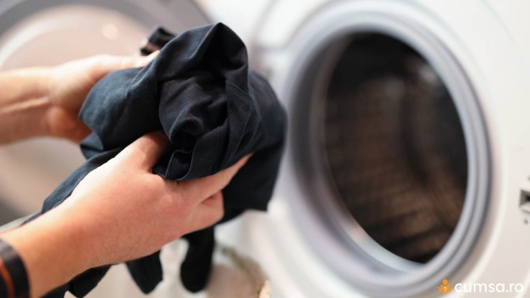 Cum sa speli hainele negre in mod corect pentru a nu se decolora
