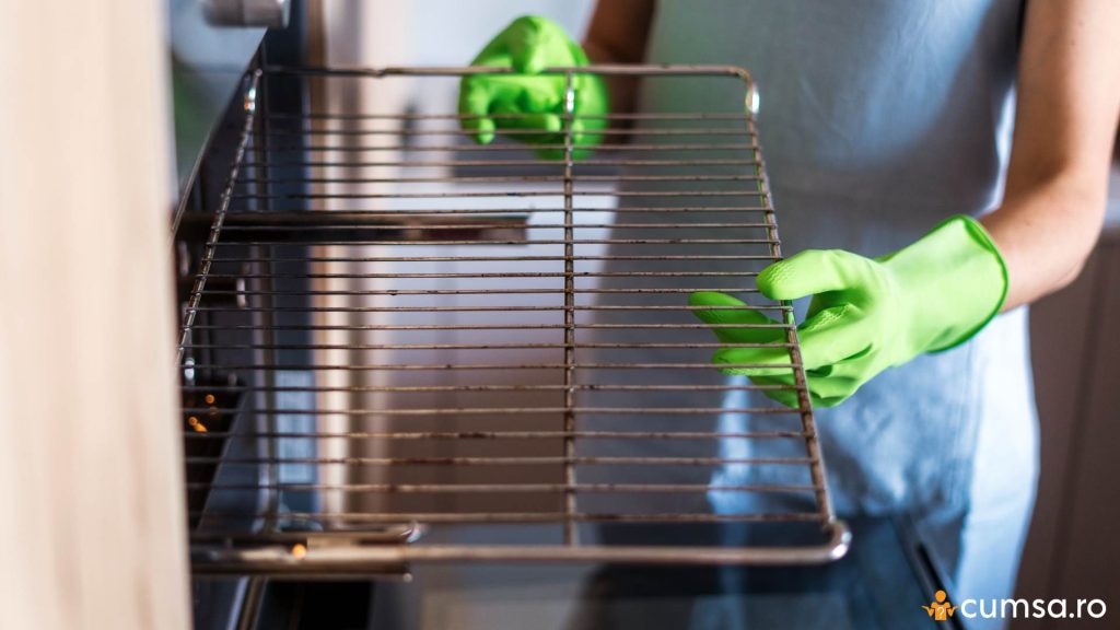Cum sa cureti gratarele din cuptor