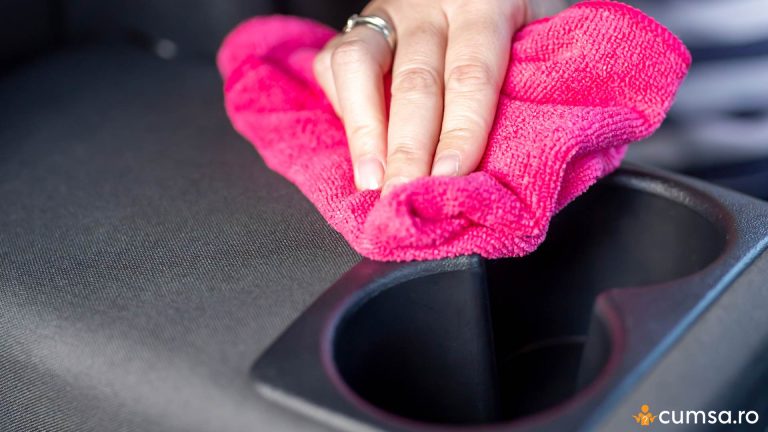 Cum sa cureti suportul de pahare din masina si de ce ai nevoie mai exact